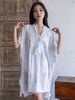 Đầm Cánh Dơi Trắng Vẽ Ánh Bạc Kết Cườm Cotton Isla Bonita