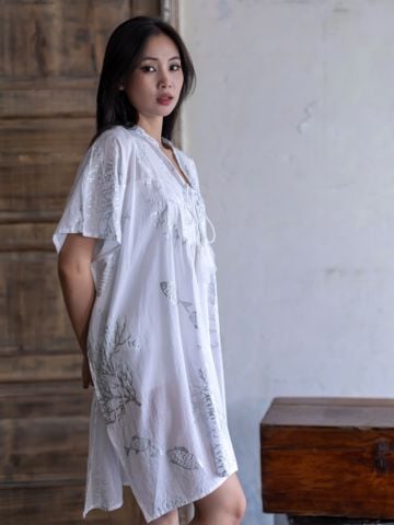  Đầm Cánh Dơi Trắng Vẽ Ánh Bạc Kết Cườm Cotton Isla Bonita 