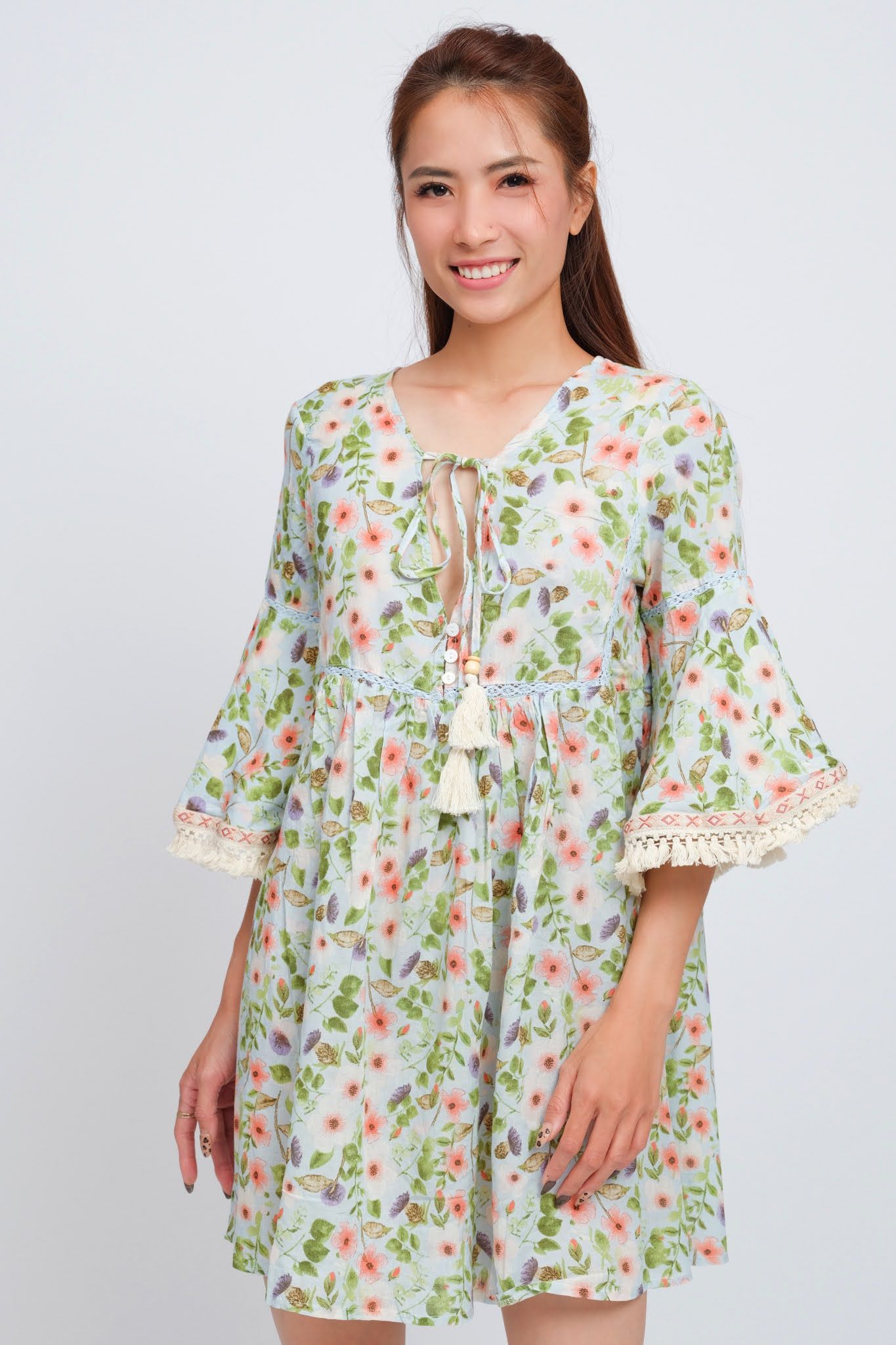 Đầm Cổ V Tay Loe Cotton Luna Llena