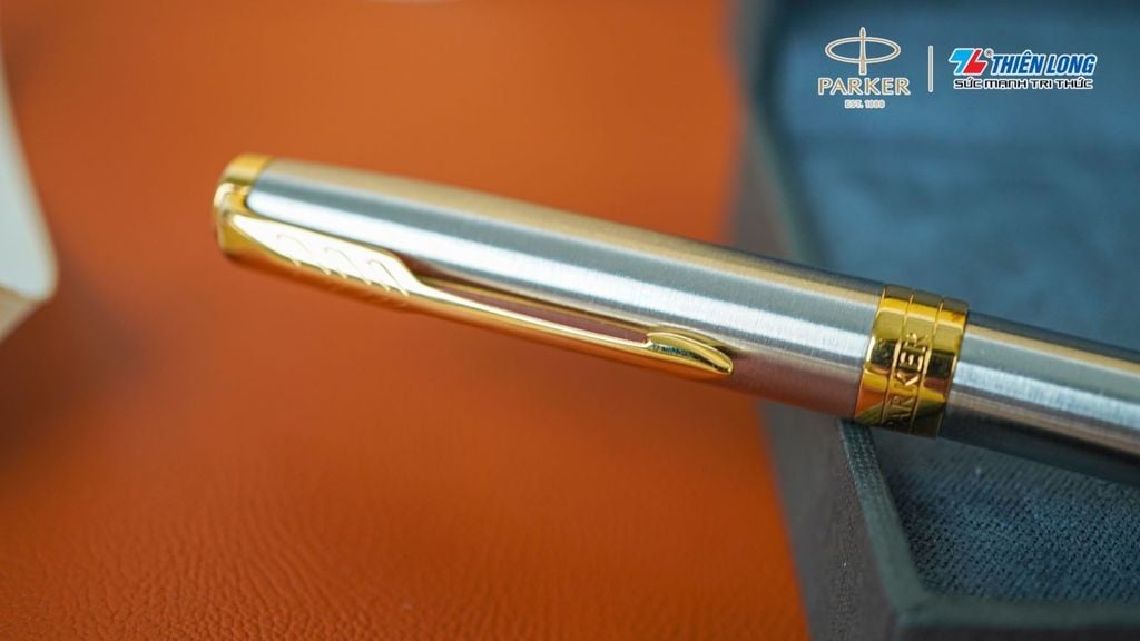 Bút bi cao cấp Parker Sonnet Đ-STAIN Steel GT TB-1950798 Mạ Vàng 18K