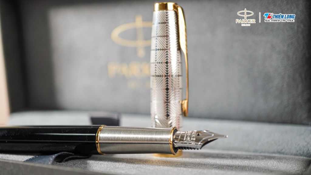 Bút máy cao cấp Parker SON Metal Black GT18k GB-2119784 - Mạ vàng 18K