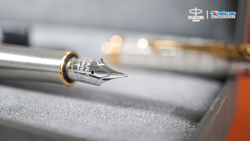 Bút máy cao cấp Parker SON Metal Black GT18k GB-2119784 - Mạ vàng 18K