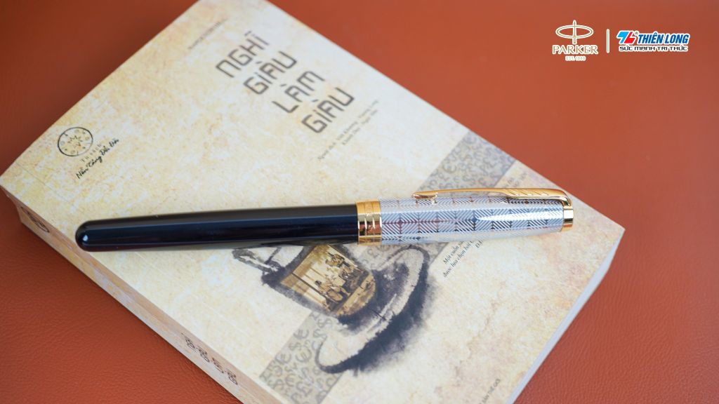 Bút máy cao cấp Parker SON Metal Black GT18k GB-2119784 - Mạ vàng 18K