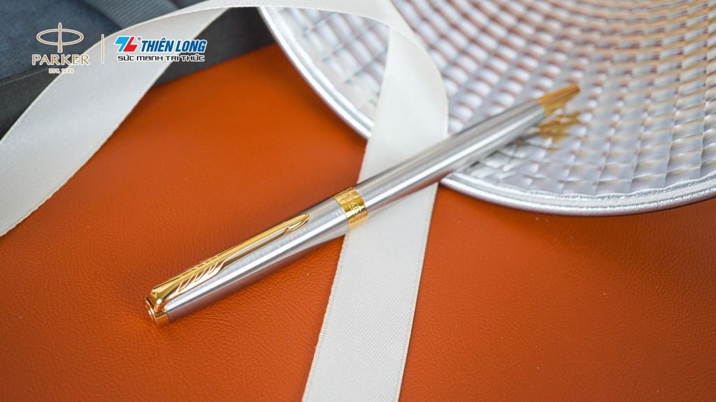 Bút bi cao cấp Parker Sonnet Đ-STAIN Steel GT TB-1950798 Mạ Vàng 18K