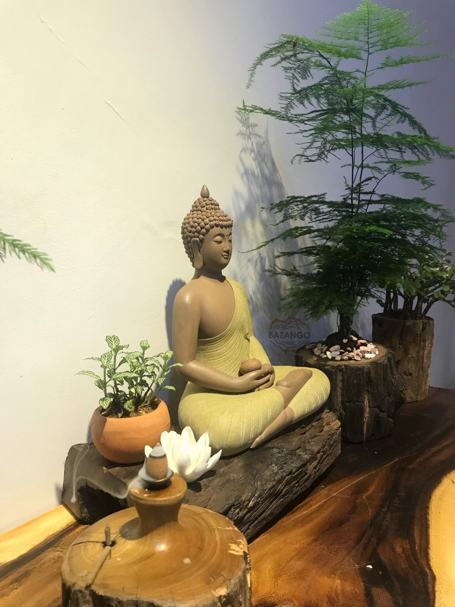 Bazango Outlet bàn thờ Phật dược sư: Bazango Outlet là cửa hàng chuyên cung cấp các sản phẩm Phật Giáo và chính thức là đối tác của cộng đồng Phật Giáo Việt Nam. Với bàn thờ Phật dược sư được trưng bày trong cửa hàng, Bazango Outlet đem đến cho khách hàng một trải nghiệm tuyệt vời và giúp họ tìm kiếm đúng sản phẩm Phật Giáo phù hợp với nhu cầu của mình.