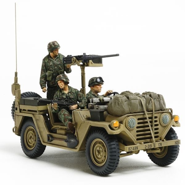  Mô hình xe Jeep U.S. Utility Truck M151A2 Grenada 1983 1/35 -  Tamiya 35332 