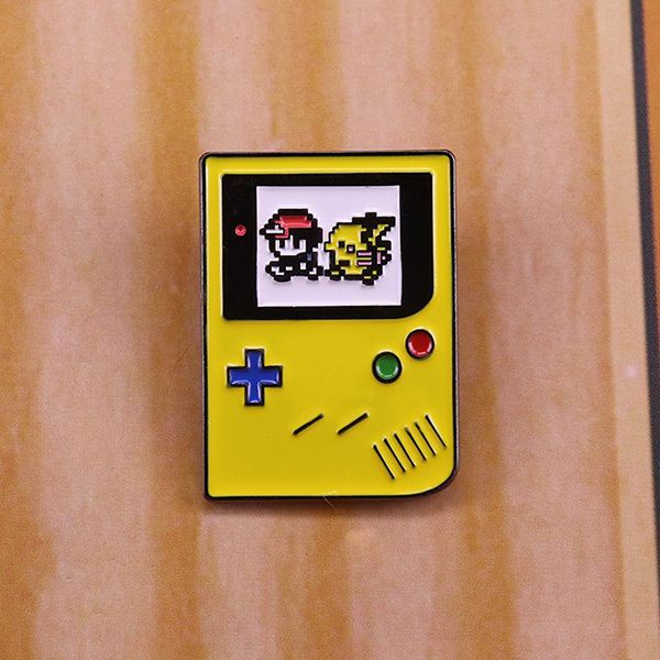 Huy hiệu đính áo retro GameBoy Color Pokemon