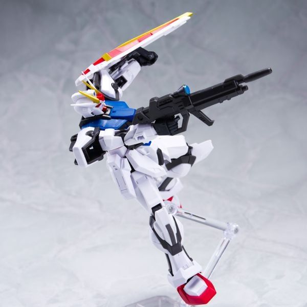  GAT-X105 Strike Gundam - Gundam Universe - Mô hình Gundam ráp sẵn 