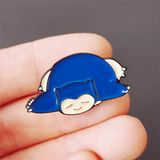  Huy hiệu pin kim loại Pokemon Snorlax nằm xấp 