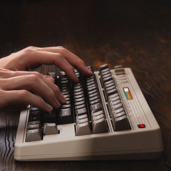  Bàn phím cơ 8BitDo Retro Mechanical Keyboard - C64 Edition 