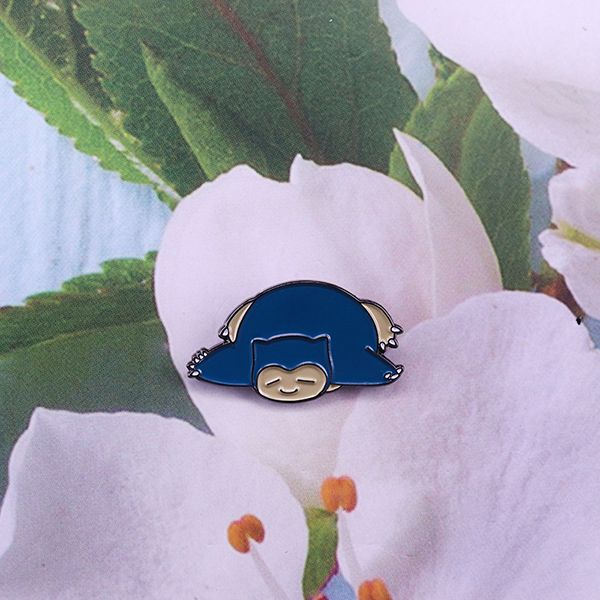  Huy hiệu pin kim loại Pokemon Snorlax nằm xấp 