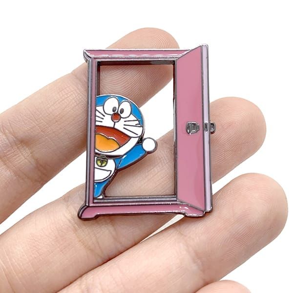  Huy hiệu pin cài áo Doraemon Cánh cửa thần kì 