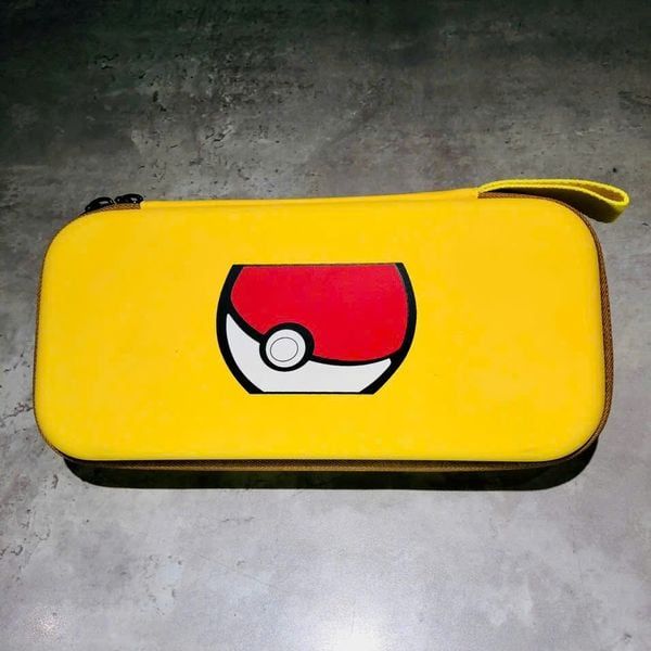  Bóp đựng Nintendo Switch OLED Pokemon Pikachu Kỷ Niệm 20 Năm 