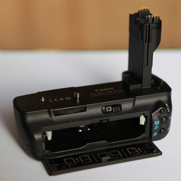 Battery Grip Canon BG-E6 cho Canon 5D Mark II ( Cũ )