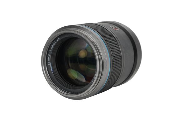 Ống kính SIRUI Sniper 56mm F1.2 autofocus