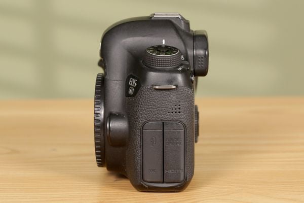 Máy ảnh Canon EOS 6D (body) - Máy qua sử dụng, độ mới 90%