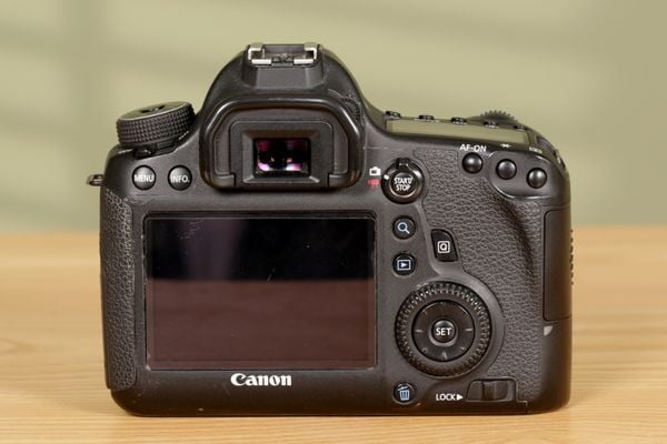 Máy ảnh Canon EOS 6D (body) - Máy qua sử dụng, độ mới 90%