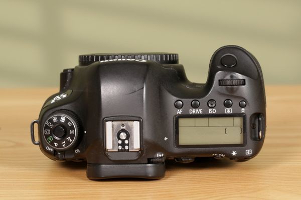 Máy ảnh Canon EOS 6D (body) - Máy qua sử dụng, độ mới 90%
