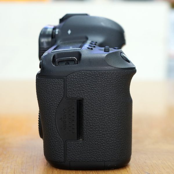 Máy Ảnh Canon 5D Mark III (qua sử dụng, độ mới 98%)