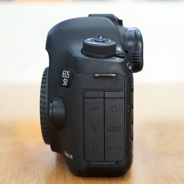Máy Ảnh Canon 5D Mark III (qua sử dụng, độ mới 98%)