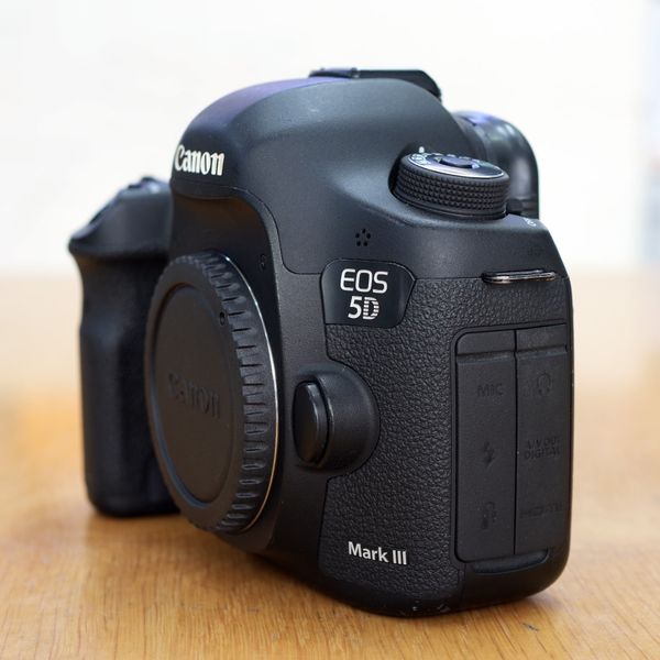 Máy Ảnh Canon 5D Mark III (qua sử dụng, độ mới 98%)