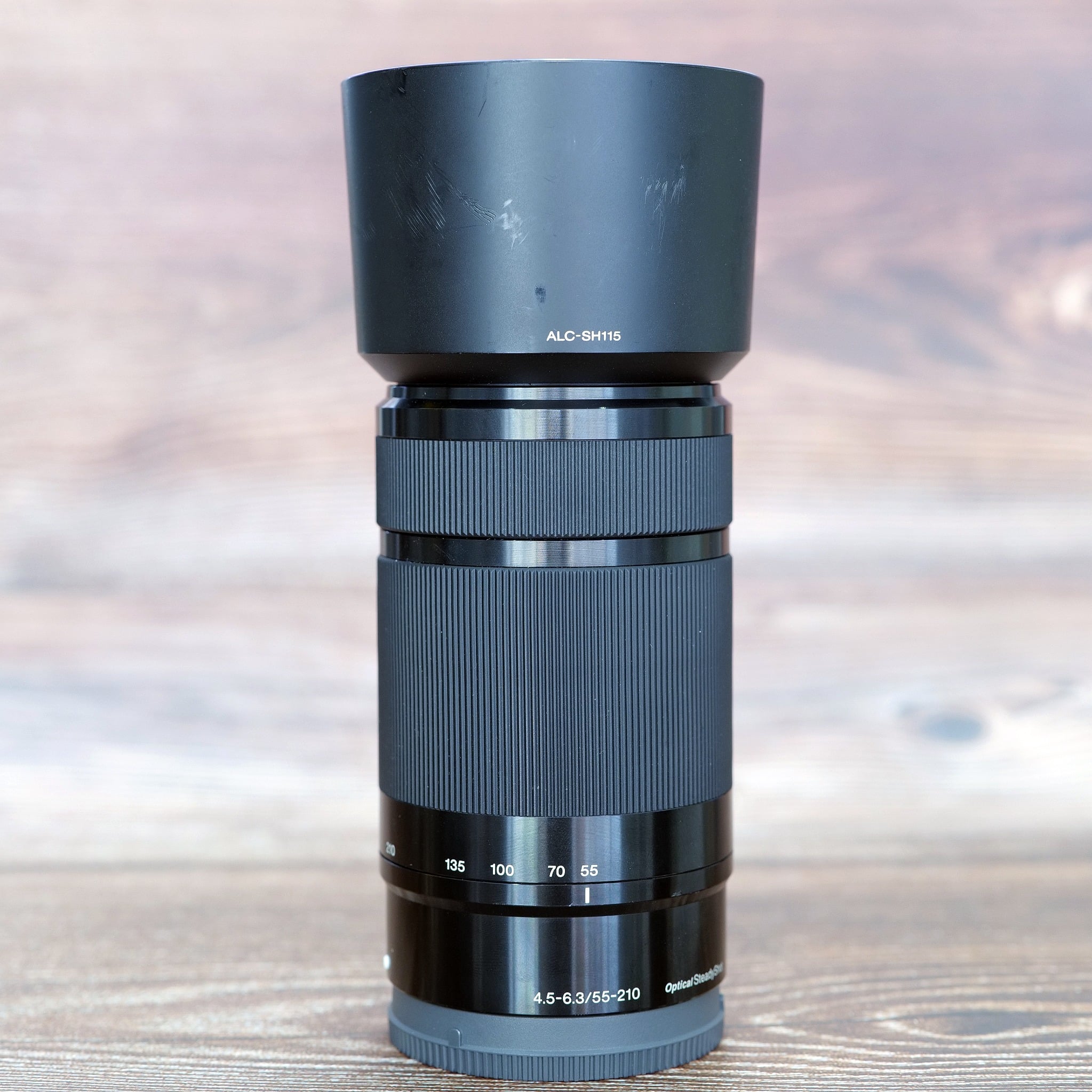 Sony E 55-210mm F4.5-6.3 OSS (cũ) - Thiết kế của Sony E 55-210mm F4.5-6.3 OSS (cũ)