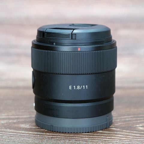 Lens Sony E 11mm F1.8  (chính hãng )