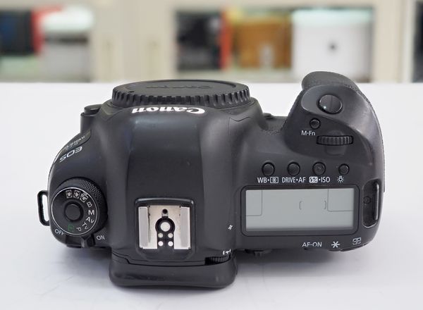 Máy ảnh Canon EOS 5D Mark IV (body qua sử dụng, mới 95%)