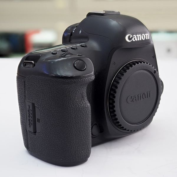 Máy ảnh Canon EOS 5D Mark IV (body qua sử dụng, mới 95%)