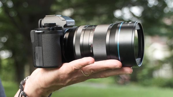 Ống kính Anamorphic SIRUI 35mm F1.8 1.33x