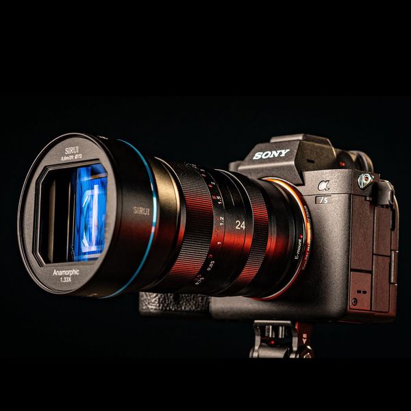 Ống kính Anamorphic SIRUI 24mm F2.8 - 1.33x