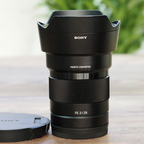 Lens Sony FE 28mm F2.0 + Converter SEL057FEC ( 98% )