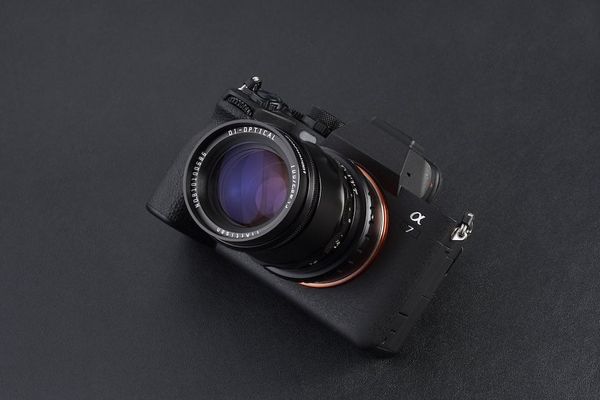 Ống kính LensTTartisan MF 100mm F2.8 Bubble Bokeh