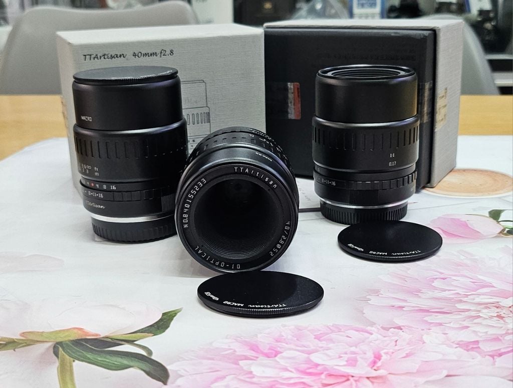 Ống kính macro TTArtisan 40mm f 2.8 for Canon RF qua sử dụng 99% fullbox