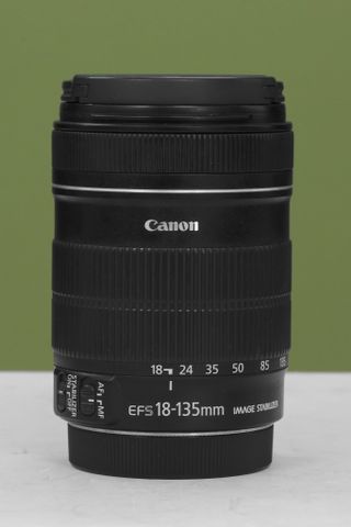 Lens Canon EF-S 18-135mm F3.5-5.6 IS (96%)