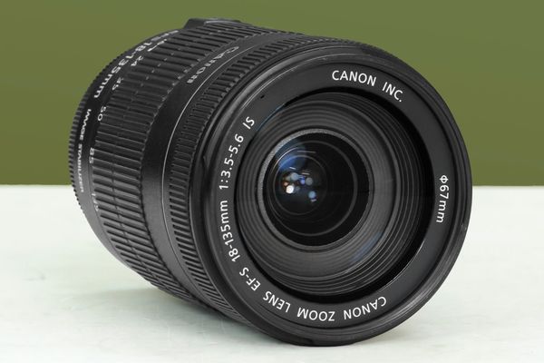 Ống kính Canon EF-S 18-135mm F3.5-5.6 IS cũ (đã qua sử dụng - 96%)