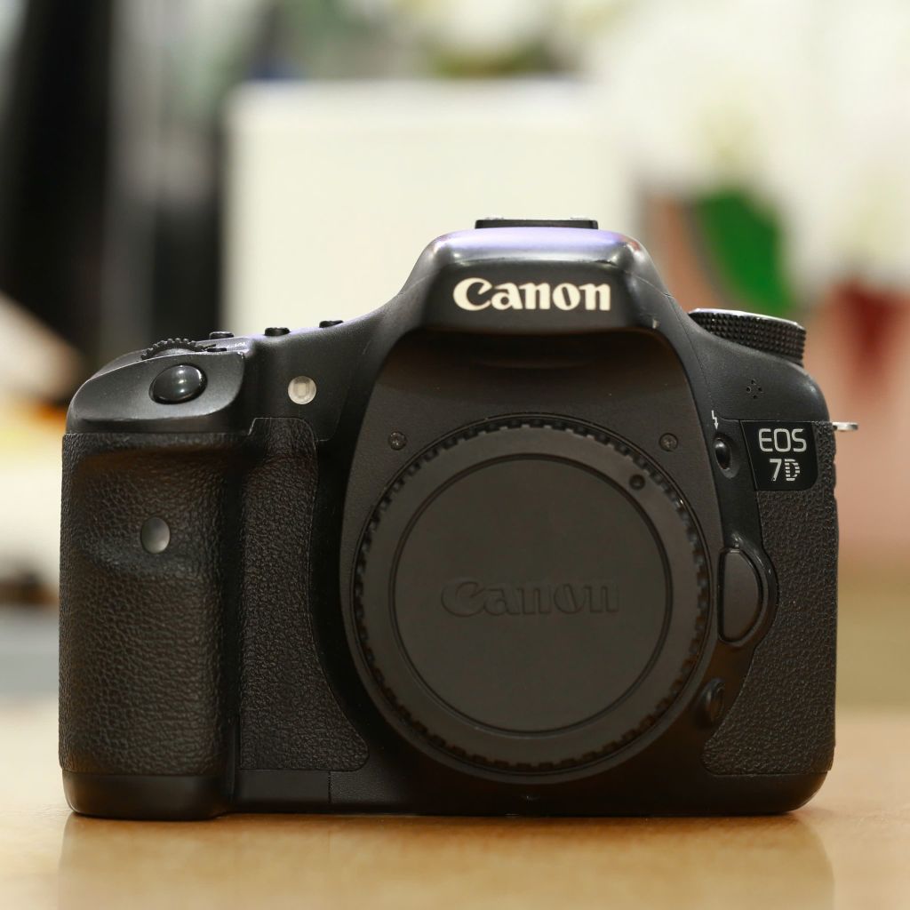 Máy ảnh Canon 7D qua sử dụng