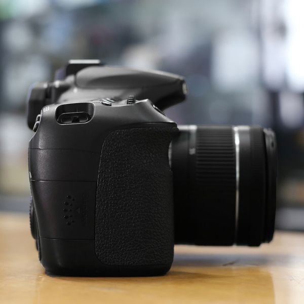 Máy ảnh Canon EOS 60D kit lens 18-55 IS II (máy qua sử dụng, độ mới 96% )