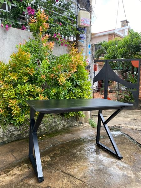 BÀN GAMING CHỮ K  MẶT GỖ ( ĐEN / TRẮNG )