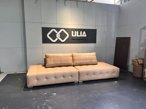 Ghế sofa Minotti  bọc da cho căn hộ chung cư
