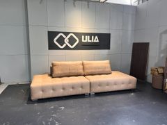 Ghế sofa Minotti  bọc da cho căn hộ chung cư