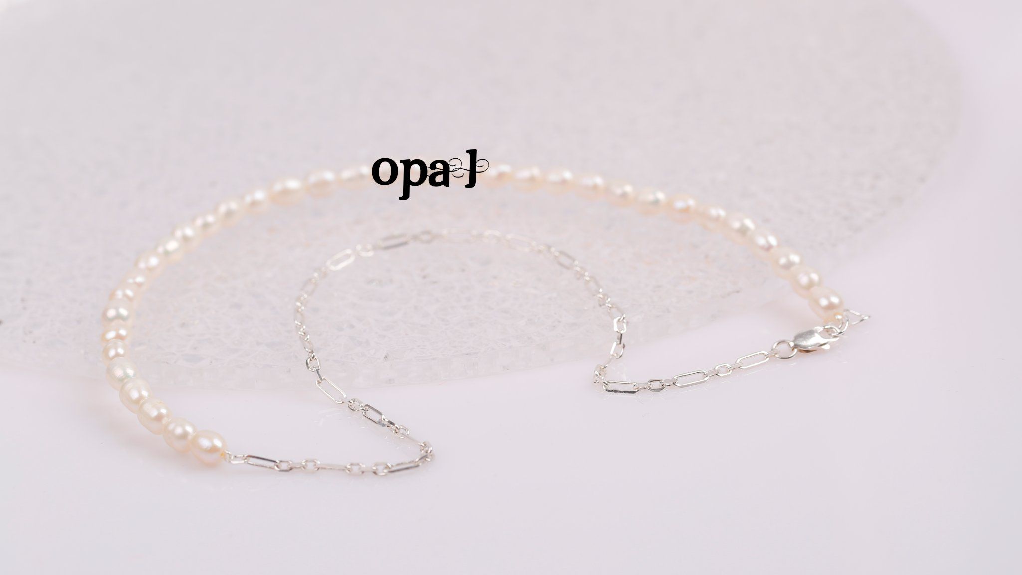  Vòng cổ Choker Ngọc trai kết hợp cùng dây chuyền bạc phá cách 