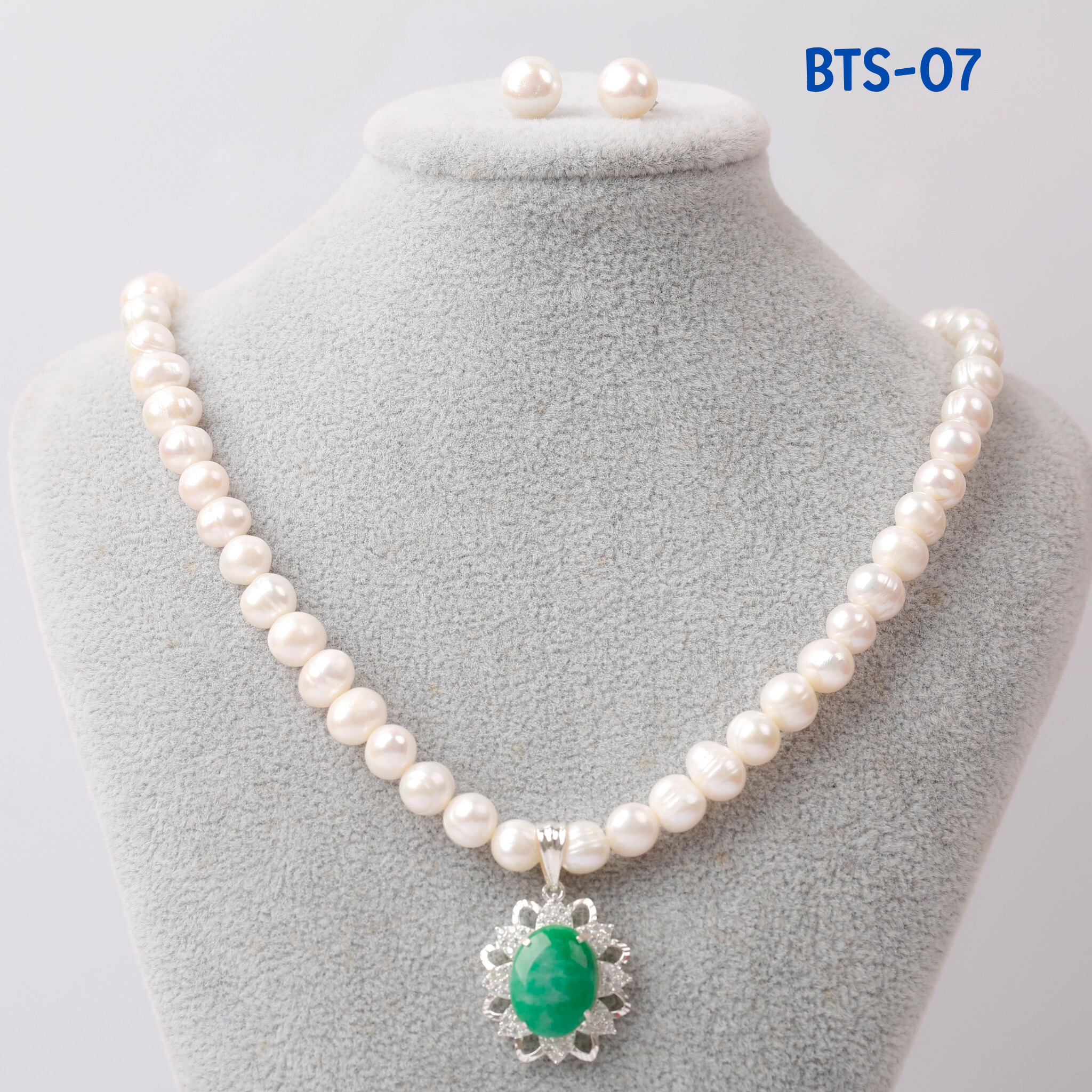  Chạm nhẹ Yêu Thương – BST Ngọc Trai dành tặng Mẹ thương hiệu Opal. 
