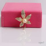  Bộ sưu tập cài áo  đính ngọc trai 