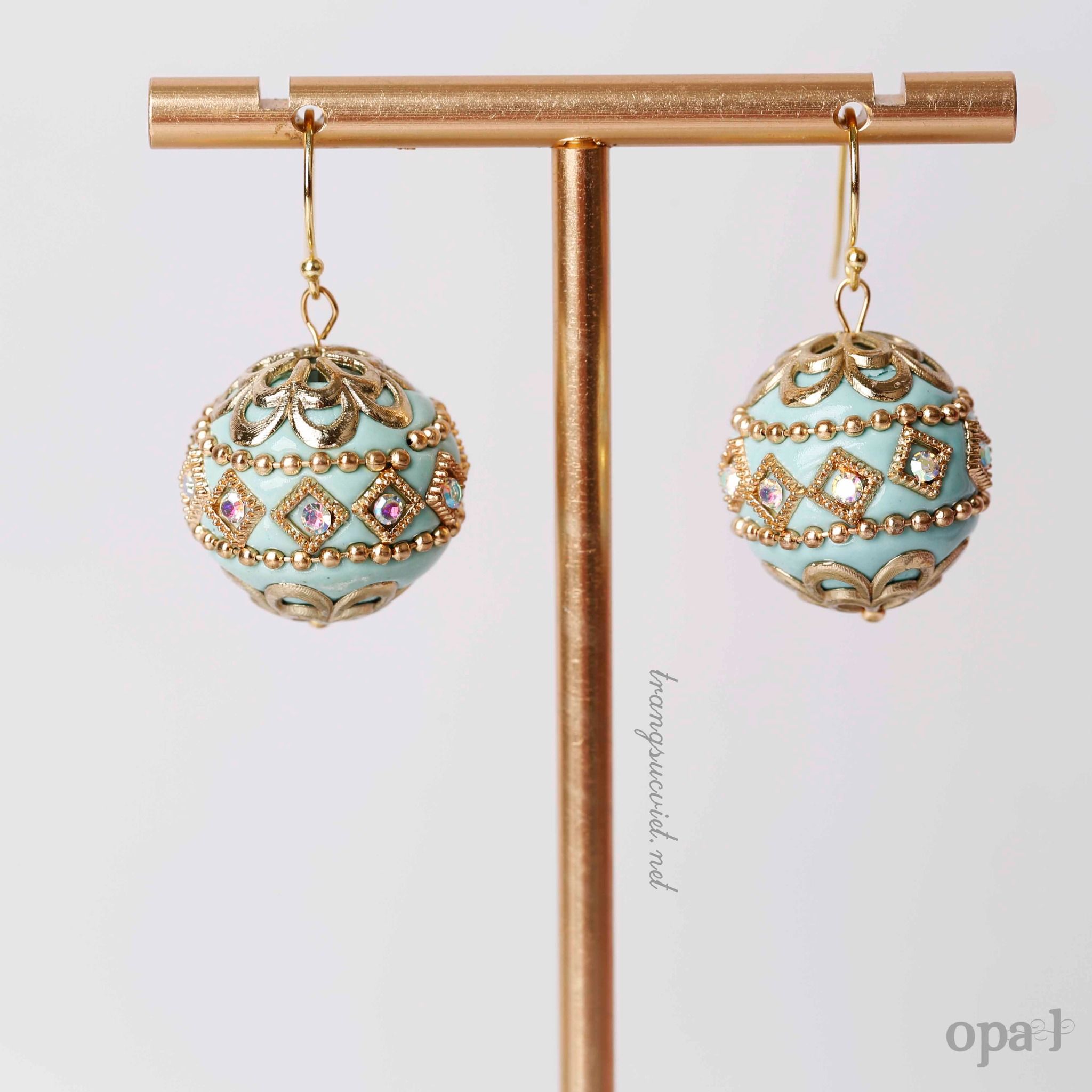  Hoa tai  handmade họa tiết đá kết hợp pha lê, móc bạc mạ vàng 