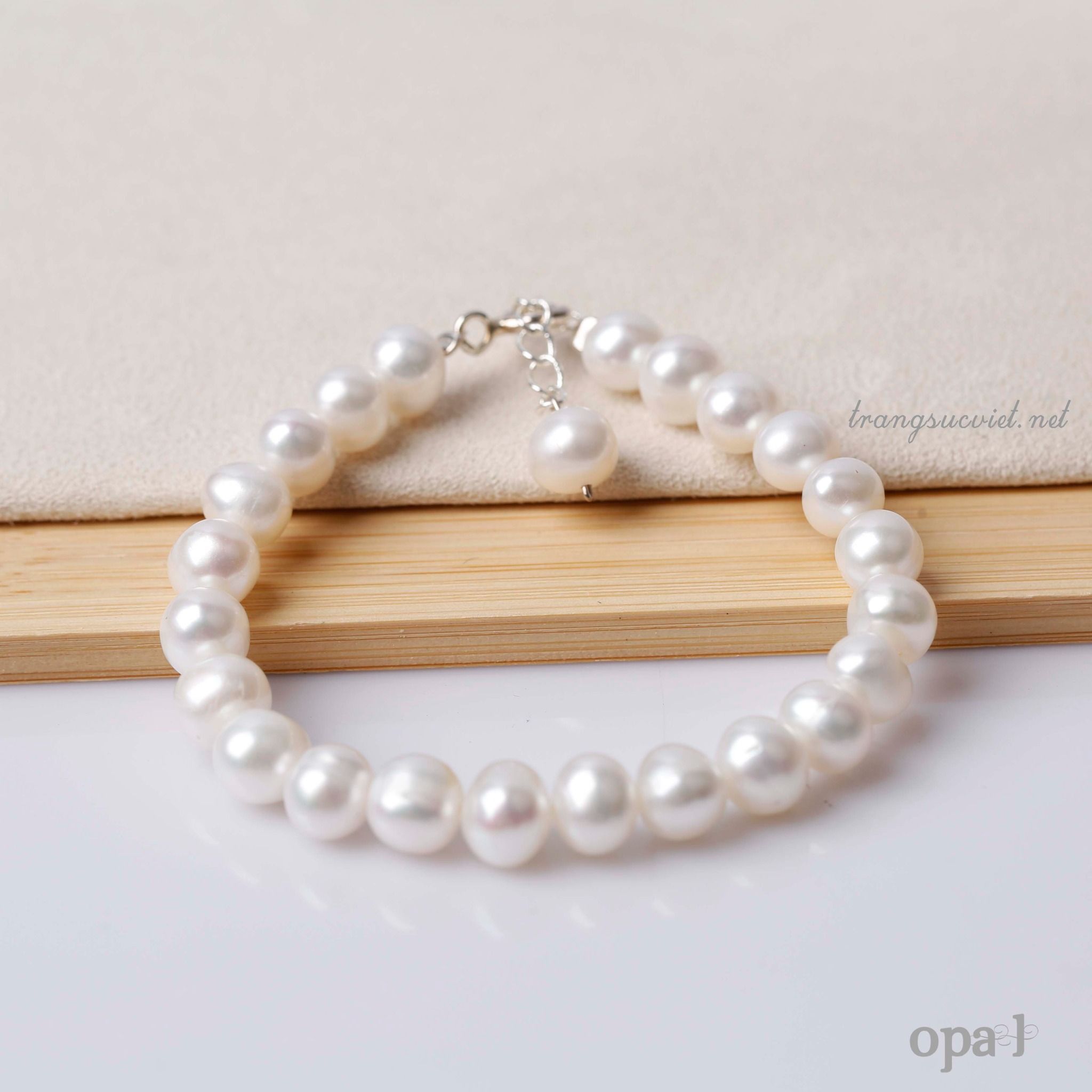  Vòng tay ngọc trai trắng phong cách tối giản 