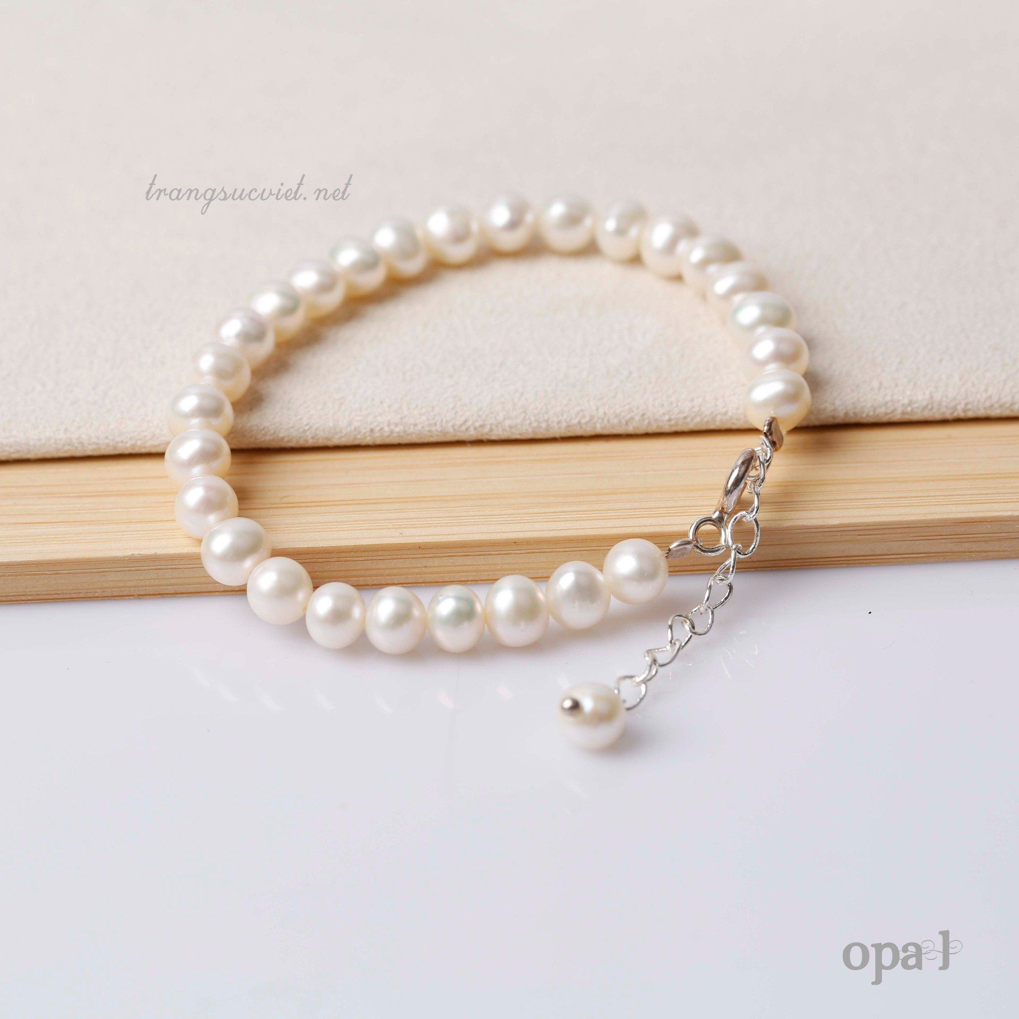  Vòng tay ngọc trai trắng phong cách tối giản 