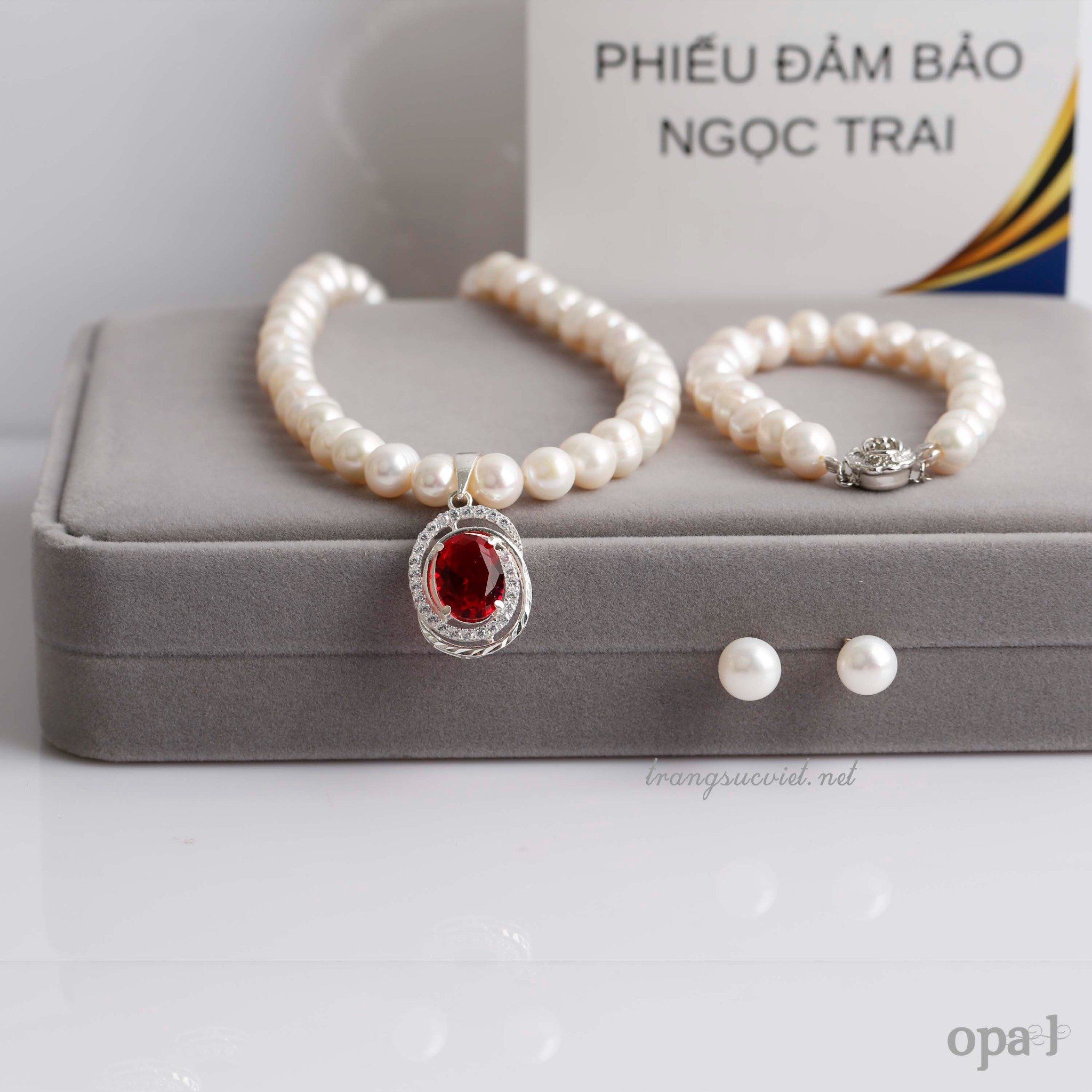  Bộ ngọc trai trắng, mặt dây đá đỏ Ross may mắn 