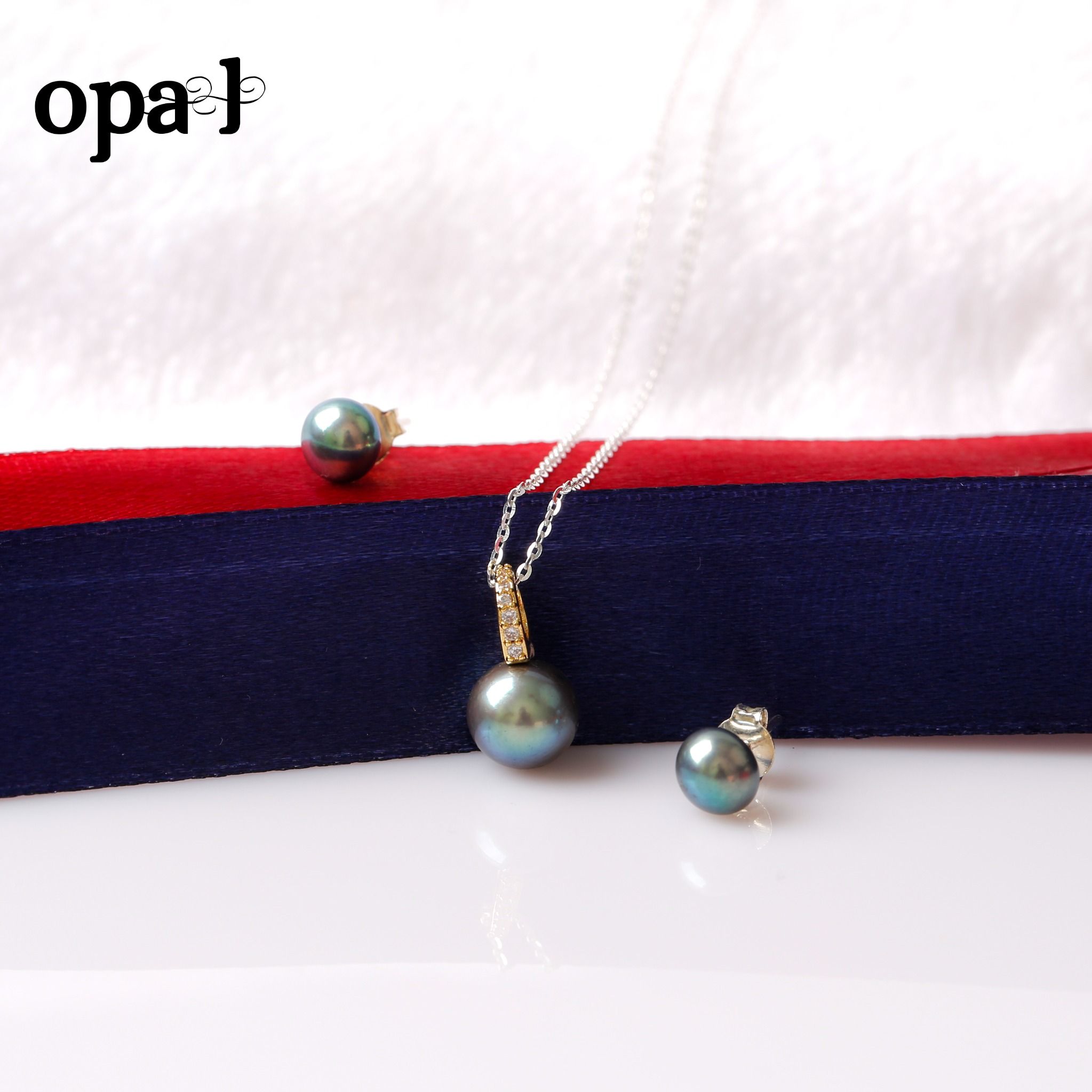  dây chuyền Bạc đính ngọc trai thương hiệu Opal phong cách trẻ trung , hiện đại . Quà tặng hoa tai . 