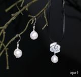  Vòng tay dây da và hoa tai ngọc thô cá tính 